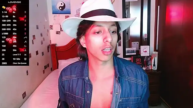 Snapshot of DannyPhantom555 chatting on December 15, 8:24 pm DannyPhantom555 online show from December 15, 8:24 pm