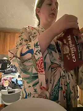 Missmissymee online show from October 4, 6:28 pm