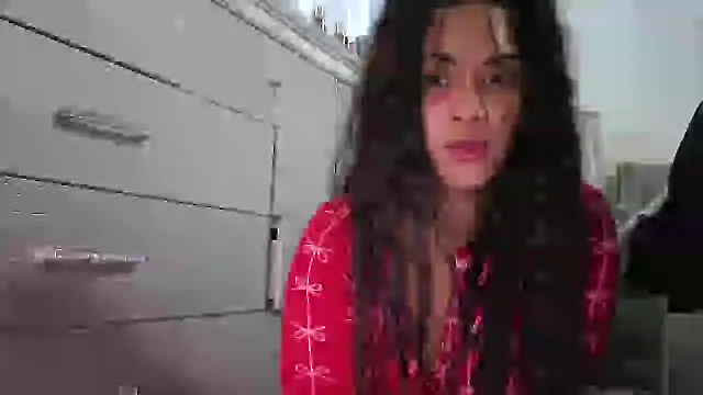 LuckyKhloe online show from November 25, 2:06 pm