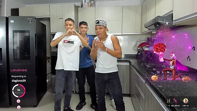 Snapshot of Playhardsex_ chatting on October 23, 11:03 pm Playhardsex online show from October 23, 11:03 pm