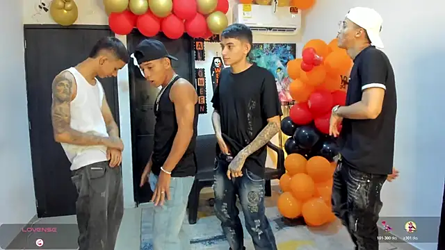 Snapshot of Playhardsex_ chatting on October 25, 11:10 pm Playhardsex online show from October 25, 11:10 pm