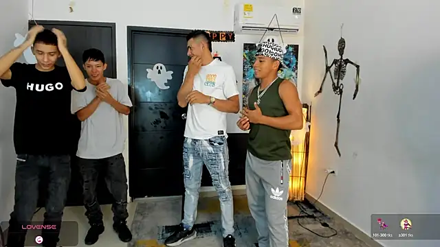 Snapshot of Playhardsex_ chatting on October 28, 11:18 pm Playhardsex online show from October 28, 11:18 pm