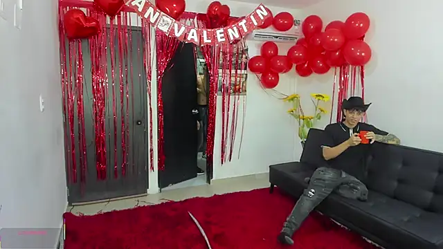 Snapshot of Playhardsex_ chatting on February 10, 10:58 pm Playhardsex online show from February 10, 10:58 pm