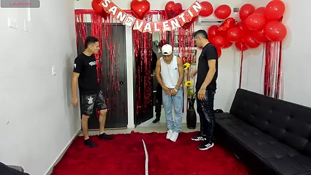 Snapshot of Playhardsex_ chatting on February 13, 11:01 pm Playhardsex online show from February 13, 11:01 pm