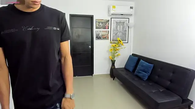 Snapshot of Playhardsex_ chatting on February 24, 11:03 pm Playhardsex online show from February 24, 11:03 pm