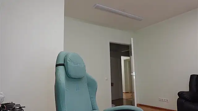 Laura Chaplin online show from October 27, 5:50 pm