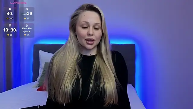 Estella Elwood online show from October 18, 4:30 pm