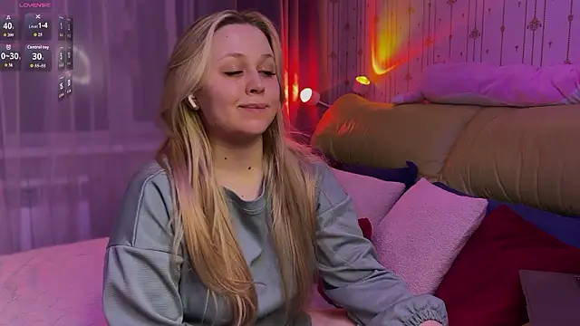 Estella Elwood online show from March 14, 6:13 pm