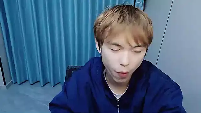 w5206t online show from April 3, 7:01 pm