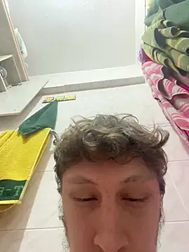 Snapshot of efeees35 chatting on January 10, 6:20 pm efeees35 online show from January 10, 6:20 pm