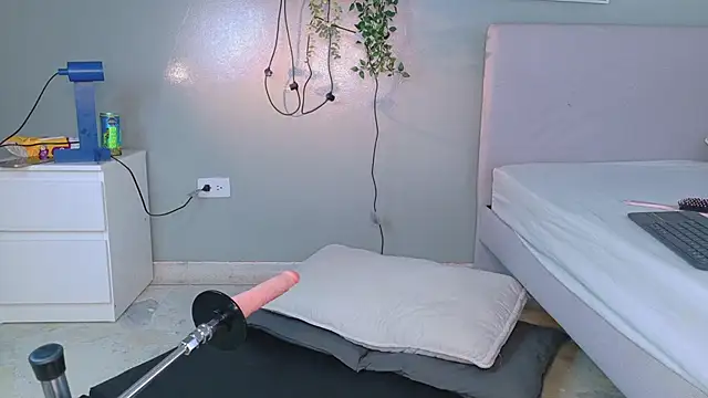 Nickifox   online show from January 13, 9:20 pm