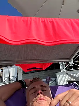 Snapshot of Axl_hot chatting on September 19, 12:17 pm Axl hot online show from September 19, 12:17 pm