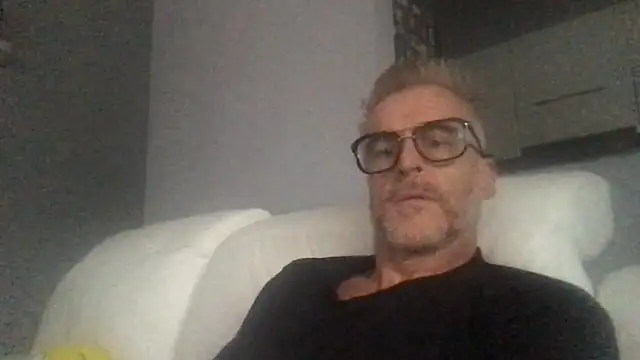 Snapshot of Axl_hot chatting on September 23, 4:21 pm Axl hot online show from September 23, 4:21 pm