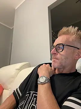 Snapshot of Axl_hot chatting on September 26, 7:51 pm Axl hot online show from September 26, 7:51 pm