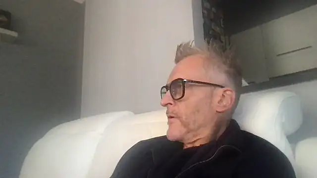 Snapshot of Axl_hot chatting on September 28, 12:54 pm Axl hot online show from September 28, 12:54 pm