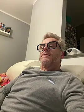 Axl hot online show from February 23, 12:52 am