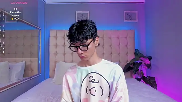 Phillicious   online show from September 24, 10:24 pm