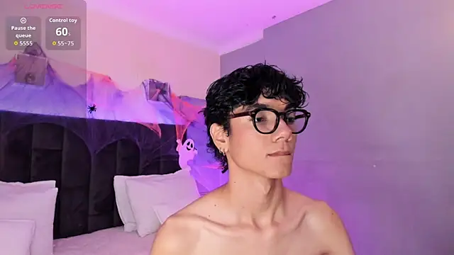 Phillicious   online show from October 17, 8:33 pm