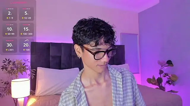 Phillicious   online show from December 1, 9:31 pm