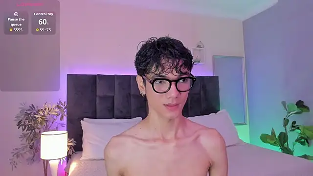 Phillicious   online show from December 14, 12:16 am