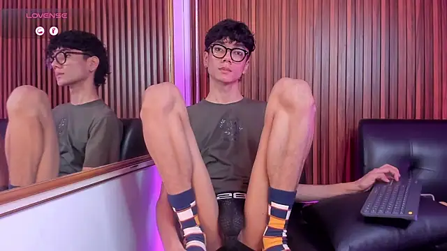 Snapshot of Phillicious__ chatting on February 1, 6:34 am Phillicious online show from February 1, 6:34 am