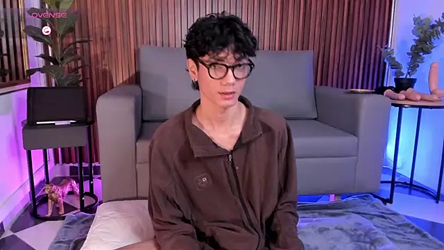 Snapshot of Phillicious__ chatting on February 20, 11:38 pm Phillicious online show from February 20, 11:38 pm