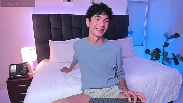 Phillicious   online show from May 29, 11:58 pm