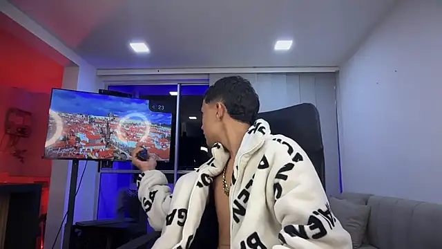 Snapshot of Toy_boy777 chatting on February 26, 2:43 am Toy boy777 online show from February 26, 2:43 am