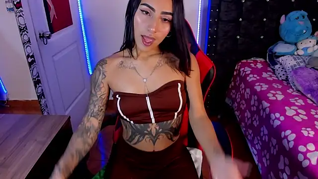 Snapshot of Samanthademonx20_ chatting on May 2, 1:10 am Samanthademonx20 online show from May 2, 1:10 am