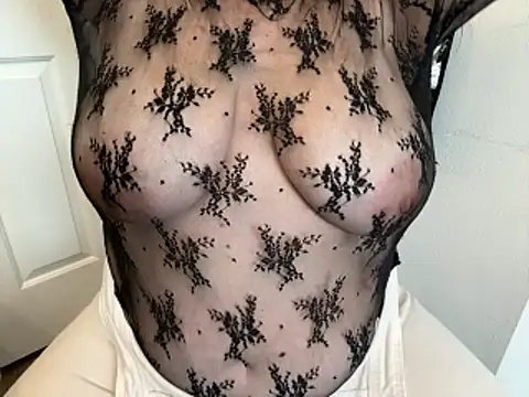 MissElizabethXoXo online show from November 29, 8:45 pm