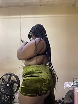 Snapshot of CurvyCocoxxx chatting on May 18, 9:37 am CurvyCocoxxx online show from May 18, 9:37 am