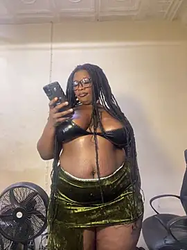 Snapshot of CurvyCocoxxx chatting on May 20, 5:57 am CurvyCocoxxx online show from May 20, 5:57 am