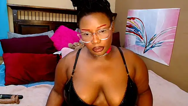 Snapshot of CurvyCocoxxx chatting on May 28, 8:44 am CurvyCocoxxx online show from May 28, 8:44 am