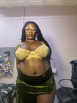 Snapshot of CurvyCocoxxx chatting on June 2, 7:54 am CurvyCocoxxx online show from June 2, 7:54 am