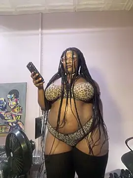 Snapshot of CurvyCocoxxx chatting on June 6, 11:15 am CurvyCocoxxx online show from June 6, 11:15 am