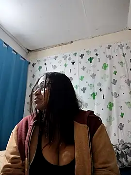 Snapshot of Avannay chatting on February 12, 1:44 am Avannay online show from February 12, 1:44 am