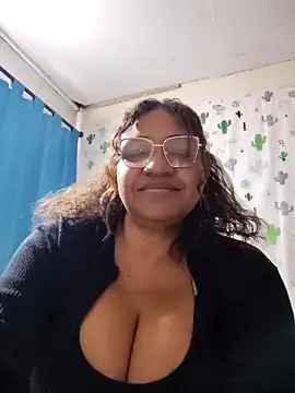 Snapshot of Avannay chatting on April 12, 12:04 am Avannay online show from April 12, 12:04 am