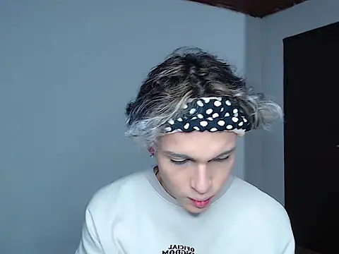 john vichenso online show from October 30, 10:32 pm