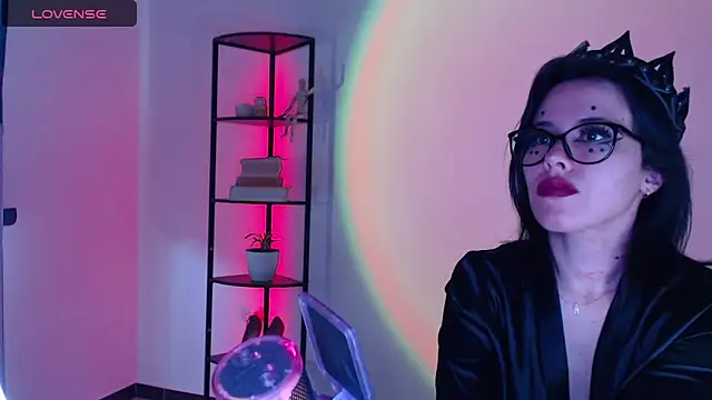 girldom online show from September 9, 3:22 pm