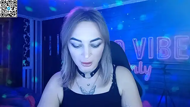 Snapshot of Blonde_Temptation chatting on October 22, 6:51 pm Blonde Temptation online show from October 22, 6:51 pm