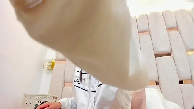 sarah ashbourne online show from October 24, 12:45 pm