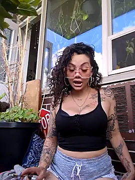 Snapshot of Av3ryyBe3 chatting on June 21, 5:48 pm Av3ryyBe3 online show from June 21, 5:48 pm