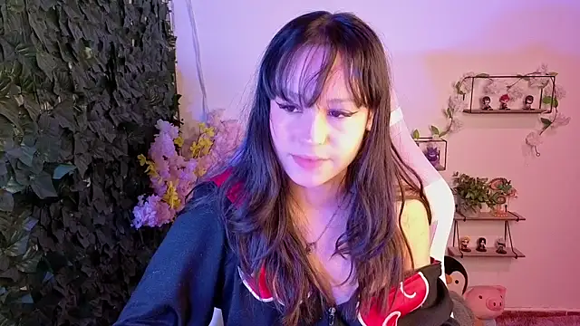 Eymmy 24 online show from May 3, 1:33 am