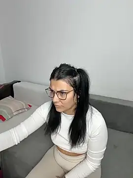 Snapshot of MiaKiittyy chatting on October 1, 4:02 pm MiaKiittyy online show from October 1, 4:02 pm