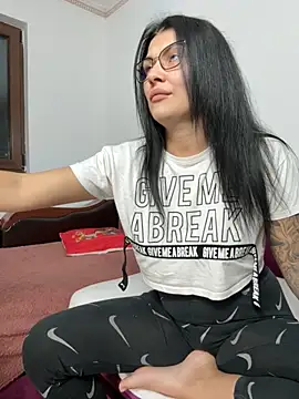 Snapshot of MiaKiittyy chatting on October 4, 4:38 pm MiaKiittyy online show from October 4, 4:38 pm