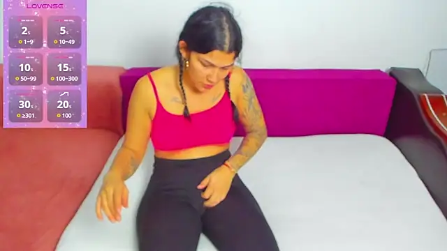 Snapshot of MiaKiittyy chatting on October 8, 4:37 pm MiaKiittyy online show from October 8, 4:37 pm