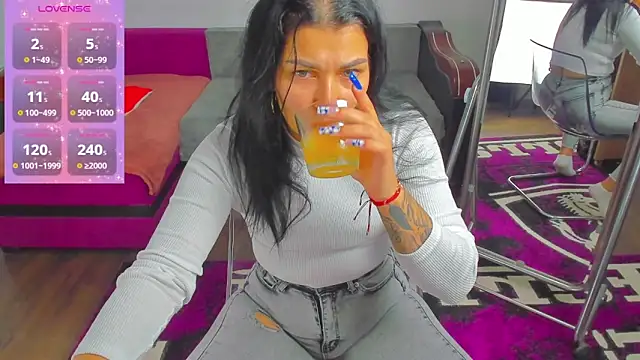 Snapshot of MiaKiittyy chatting on October 23, 4:39 pm MiaKiittyy online show from October 23, 4:39 pm