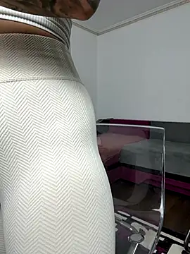 Snapshot of MiaKiittyy chatting on October 27, 12:58 am MiaKiittyy online show from October 27, 12:58 am