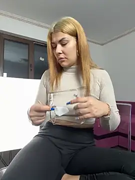 Snapshot of MiaKiittyy chatting on November 11, 1:16 am MiaKiittyy online show from November 11, 1:16 am