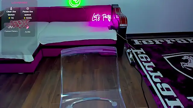 Snapshot of MiaKiittyy chatting on November 24, 1:05 am MiaKiittyy online show from November 24, 1:05 am